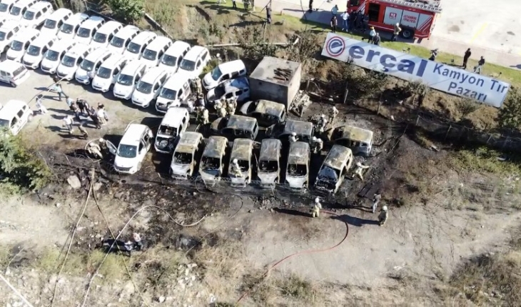 Otoparktaki 16 ticari araç alev alev yandı