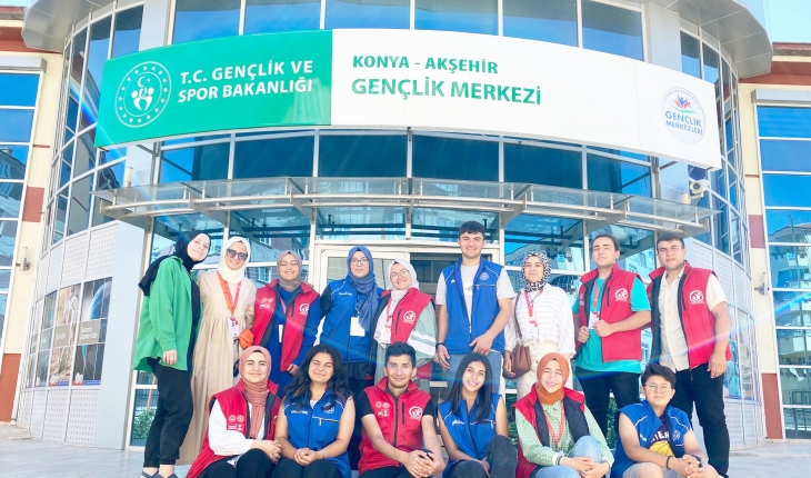 Gönüllerden minik yüreklere bir tebessüm ekibi Akşehir’de