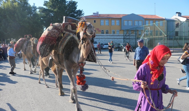 Beyşehir’de develerle temsili Yörük göçü canlandırıldı