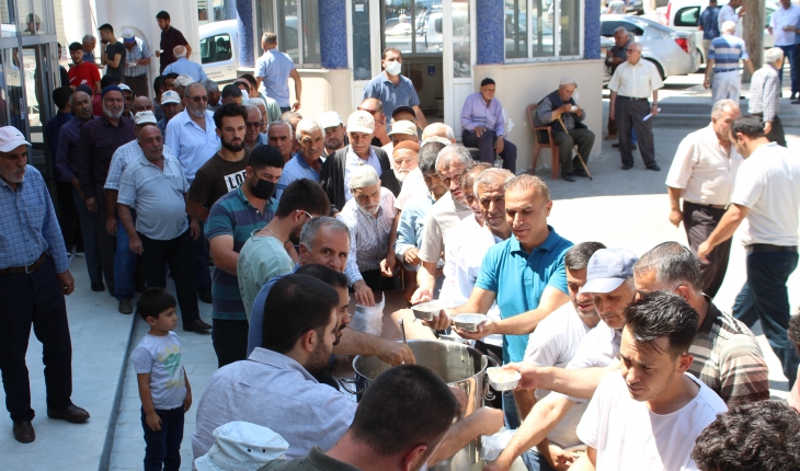 Yunak Belediyesi'nden aşure ikramı