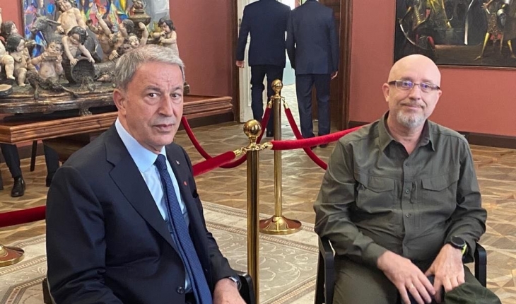 Milli Savunma Bakanı Akar, Ukrayna Savunma Bakanı Reznikov ile bir araya geldi