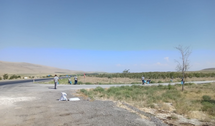 Karapınar'da kara yolunda temizlik