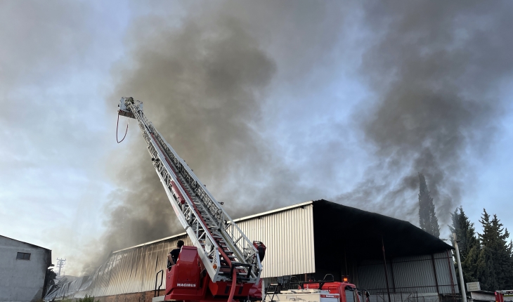İzmir’deki fabrika yangını kontrol altına alındı