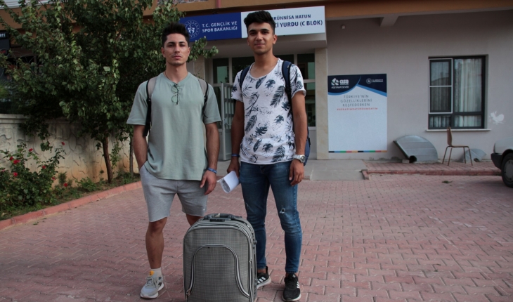 Yurtlardaki ücretsiz konaklamadan yararlanan yüzlerce genç Konya’yı ziyaret etti