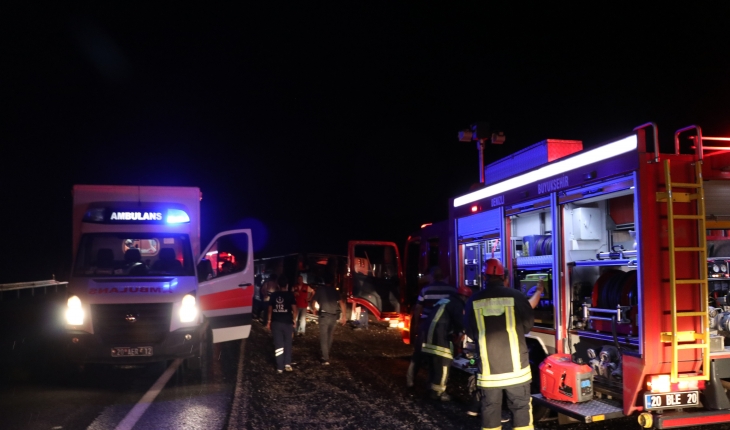 Yolcu otobüsü devrildi: 28 yaralı