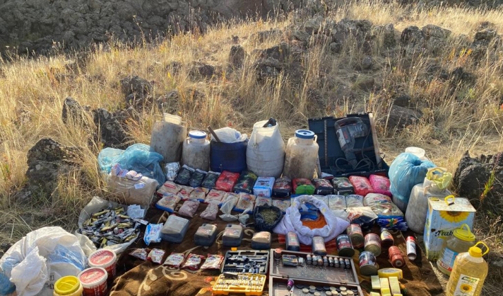 PKK'lı teröristlere ait malzemeler ele geçirildi