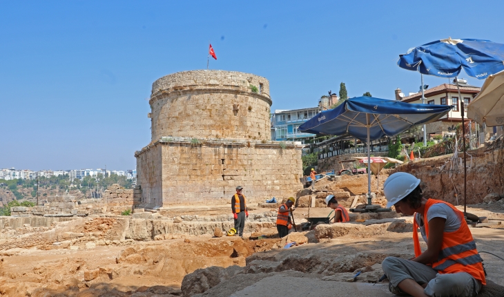 Antalya'nın simgelerinden Hıdırlık Kulesi'ndeki kazılarda sona yaklaşıldı
