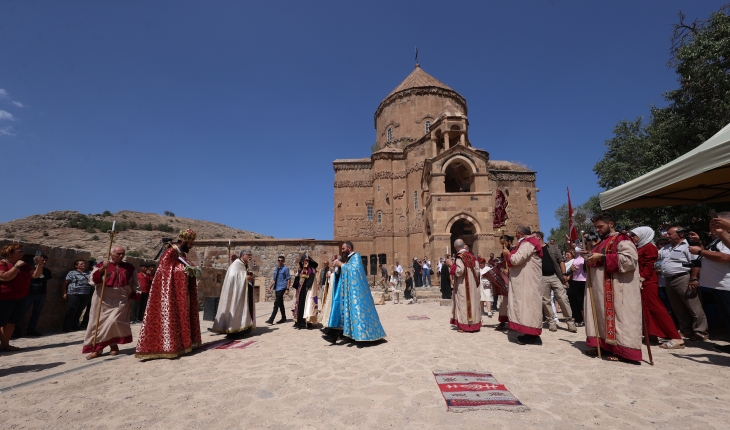 Akdamar Kilisesi'nde 10. ayin yapıldı