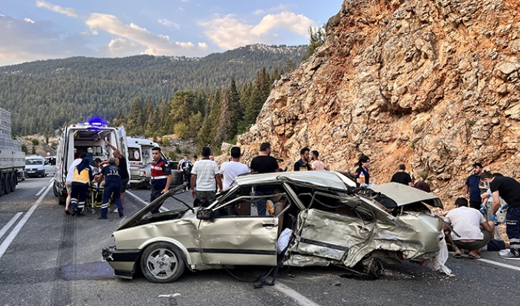 Üç otomobilin karıştığı kazada 4 kişi yaralandı