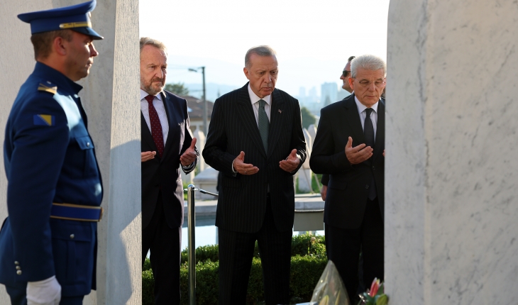 Cumhurbaşkanı Erdoğan, Aliya İzetbegoviç’in mezarını ziyaret etti
