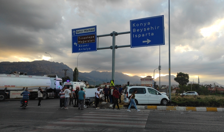 Konya’da 2 aracın çarpıştığı kazada 4 kişi yaralandı