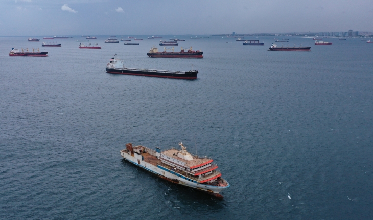Yunanistan Sahil Güvenlik birimlerinin taciz ateşi açtığı gemi Zeytinburnu açıklarına demirledi