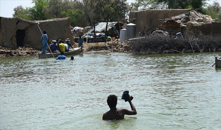 Pakistan’da selle gelen yıkımın bilançosu ağır oldu