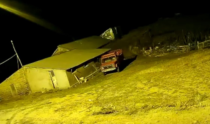 Bingöl'de deprem anı güvenlik kamerasına yansıdı