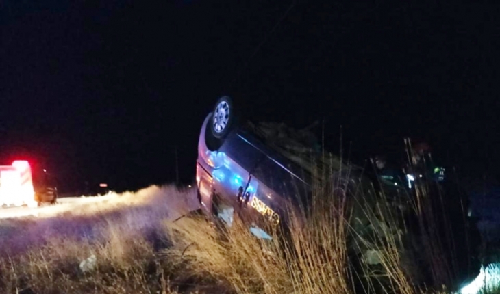 Hafif ticari araç takla attı: 1 yaralı