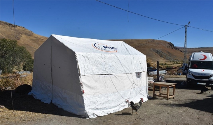 Ardahan’da depremden etkilenen vatandaşlar geceyi çadırlarda geçirdi