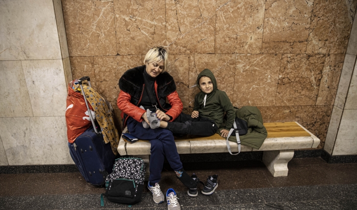 Kievliler metro istasyonlarında geceyi geçirmeye hazırlanıyor