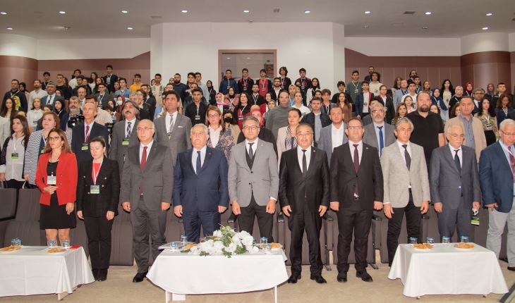 Konya’da “Evreni Anlama Sanatı: Temel Bilimler Kongresi“ başladı