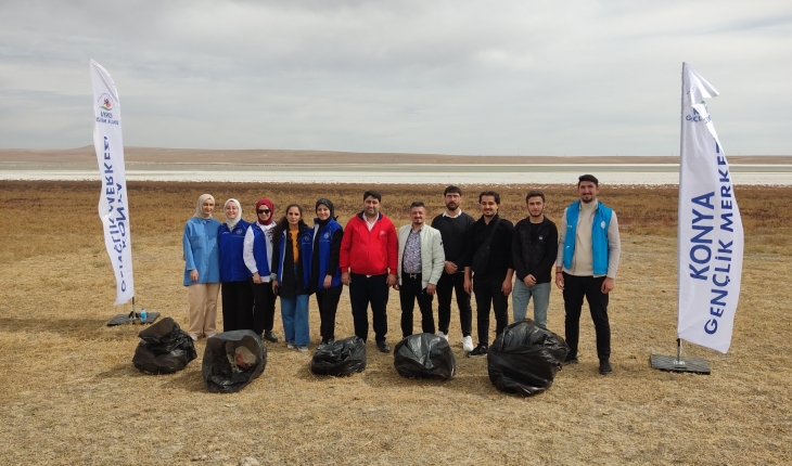 Gönüllü Doğasever öğrenciler Kuş Cenneti Düden Gölü çevresinde temizlik yaptı 