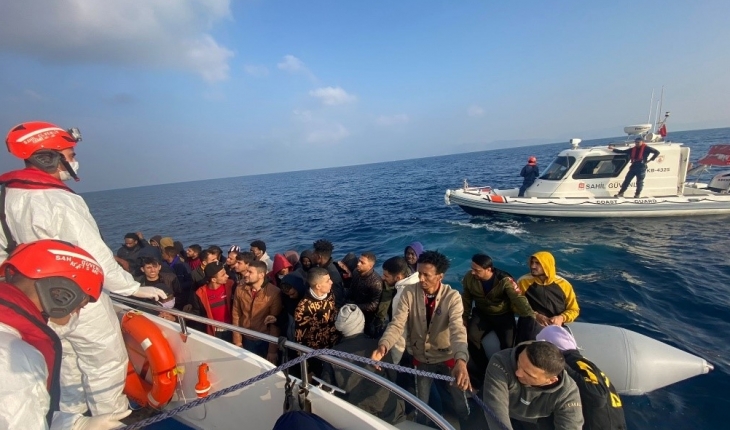 Geri itilen 41 düzensiz göçmen kurtarıldı, 35 göçmen yakalandı