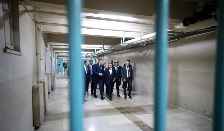 Adalet Bakanı Bozdağ Diyarbakır Cezaevi anahtarını Kültür ve Turizm Bakanı Ersoy’a teslim etti