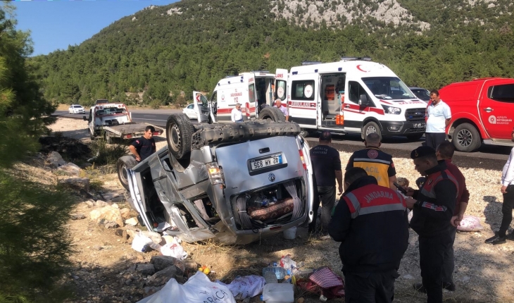 Antalya-Konya kara yolunda kaza: Otomobil ile çarpışan ticari araç takla attı