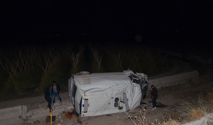 Konya’da takla atan minibüsün sürücüsü yaralandı