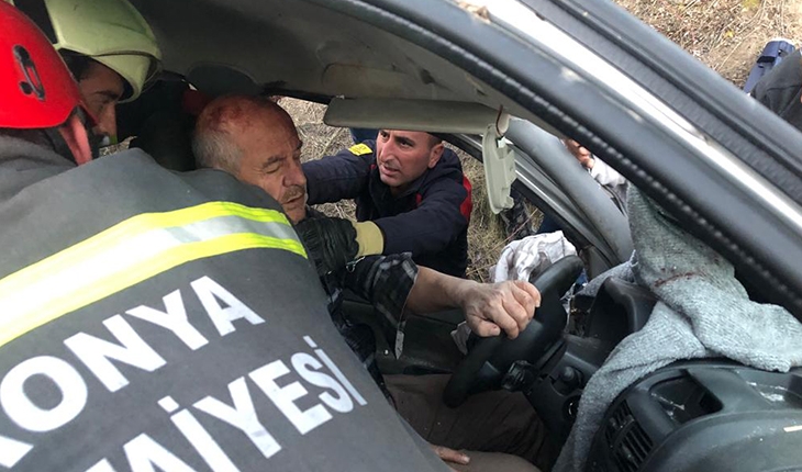 Konya’da otomobil şarampole devrildi: 2 yaralı