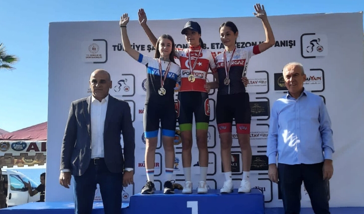TORKU Bisiklet takımı Alanya’da madalyaları topladı