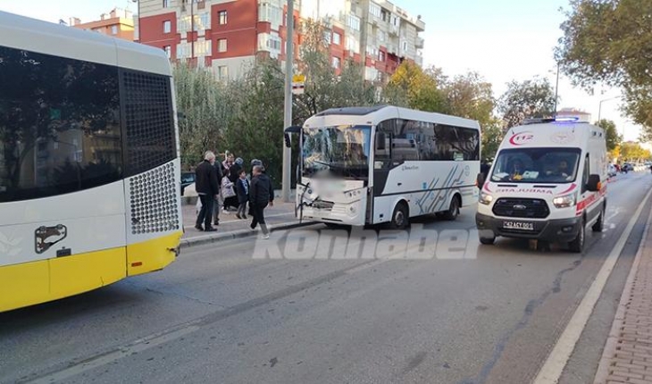 Konya’da öğrenci servisi belediye otobüsüne çarptı!