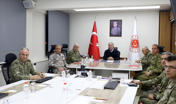 Milli Savunma Bakanı Akar, Pençe Kilit Operasyonu’na katılan birliklerin komutanlarıyla görüştü