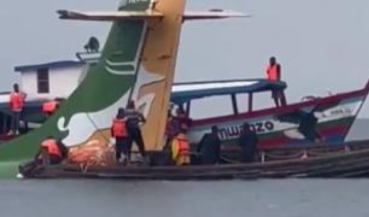 Tanzanya’da yolcu uçağı göle düştü