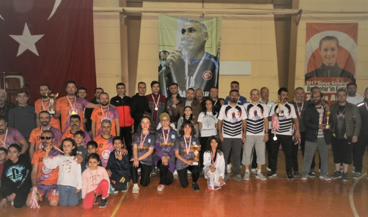 Beyşehir’de trafik kazasında hayatını kaybeden öğretmen adına düzenlenen turnuva yapıldı