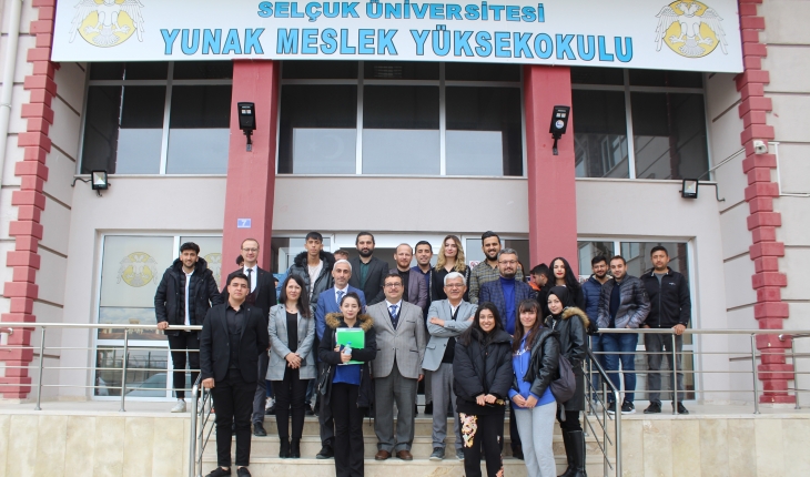 Yunak'ta kariyer gelişim eğitim semineri düzenlendi