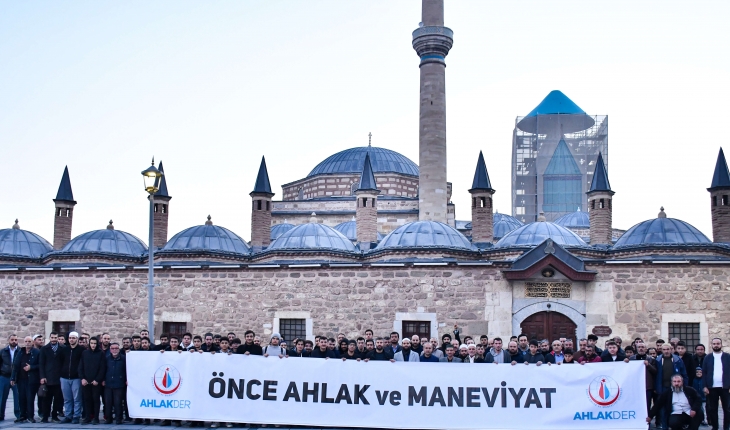 Konya'da gençler sabah namazında buluştu