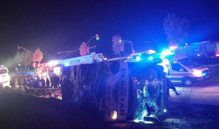 Otobüsle kamyonun çarpışması sonucu 12 kişi yaralandı