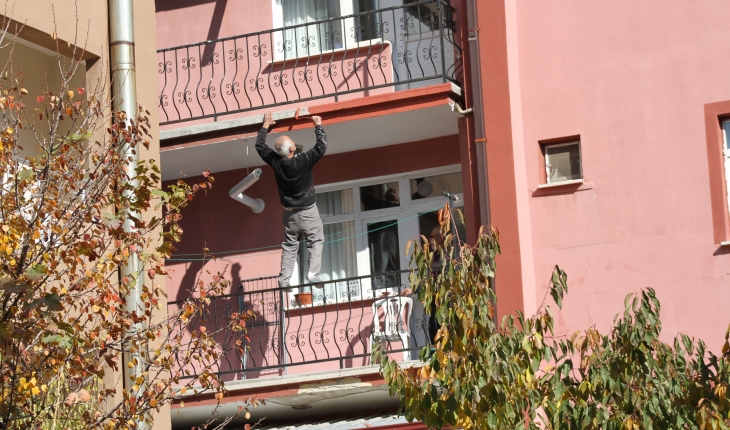 Konya'da aynı ustadan tehlikeli görüntüler: Dün çatı, bugün balkon!