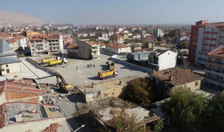Ilgın’da Osmanlı Kent Meydanında yıkım çalışmaları başladı
