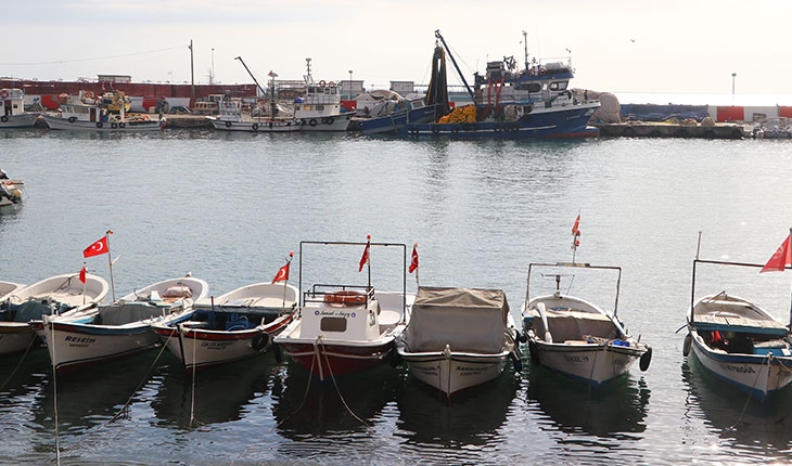 Balıkçılar lodos nedeniyle 2 gündür denize açılamıyor