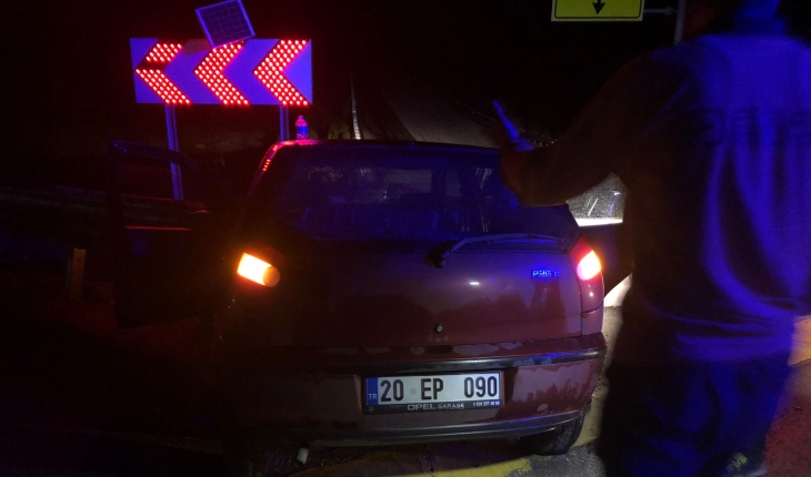 Konya'da otomobil bariyerlere çarptı: 3 yaralı