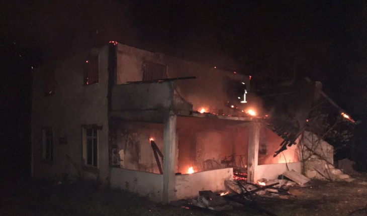 Yangın çıkan evde hasar oluştu