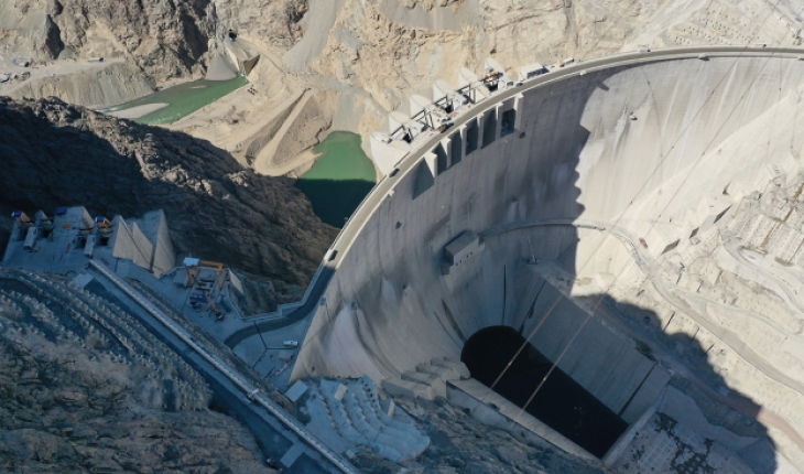 Yusufeli Barajı ve HES su tutmaya başladı