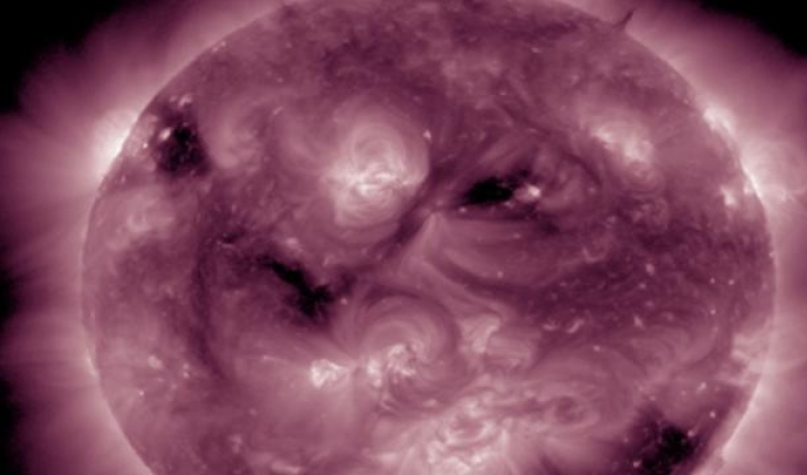 Bu kez yüzü asık: NASA'dan yeni Güneş fotoğrafı