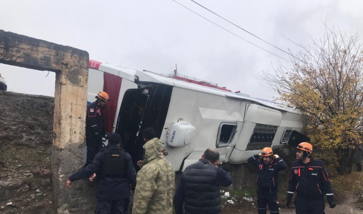 Diyarbakır'da yolcu otobüsü şarampole devrildi: 20 yaralı