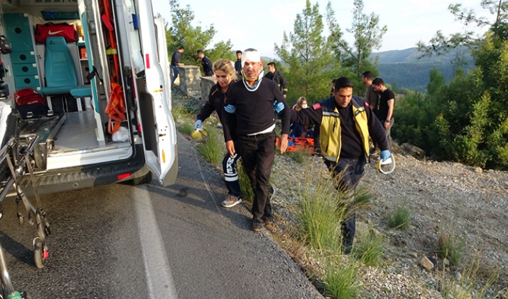 Antalya-Konya yolunda kaza:  Otomobil 20 metre yükseklikten şarampole devrildi