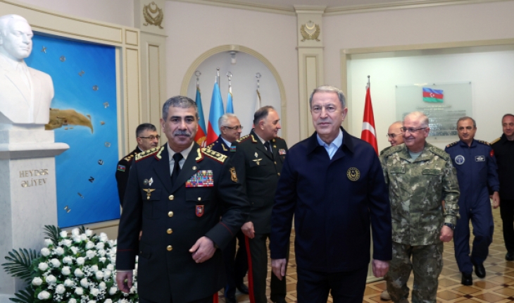 Bakan Akar Azerbaycan'da Mehter Marşıyla karşılandı