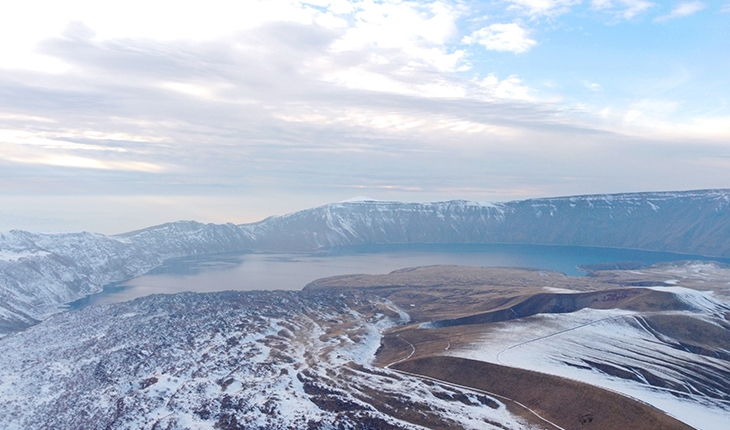 Dünyanın ikinci büyük kraterinde muhteşem kar manzaraları 