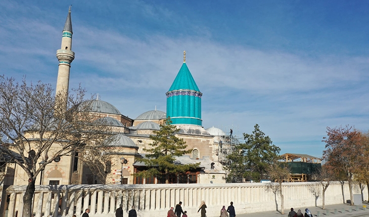 Mevlana, dünyanın farklı yerlerinden gelen turistleri Konya’da bir araya getiriyor
