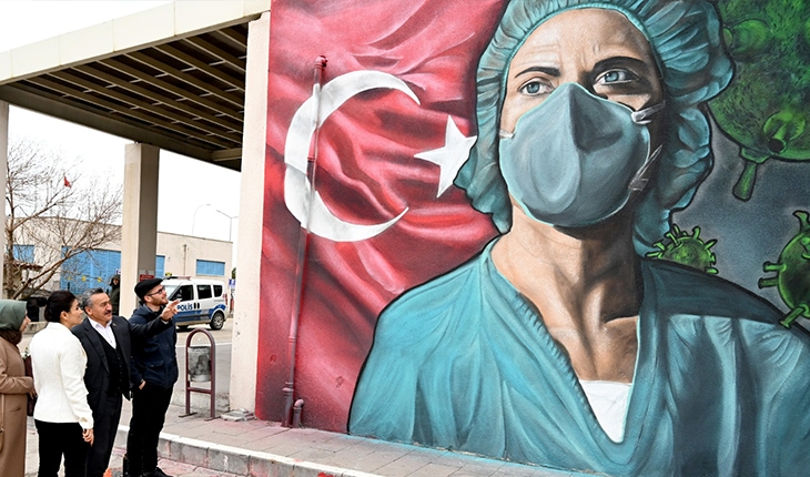 Konya’ya yerleşen Brezilyalı Silva, hastane duvarını renklendirdi