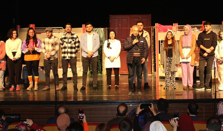 Akşehir KOMEK Tiyatrosu yoğun ilgi gördü